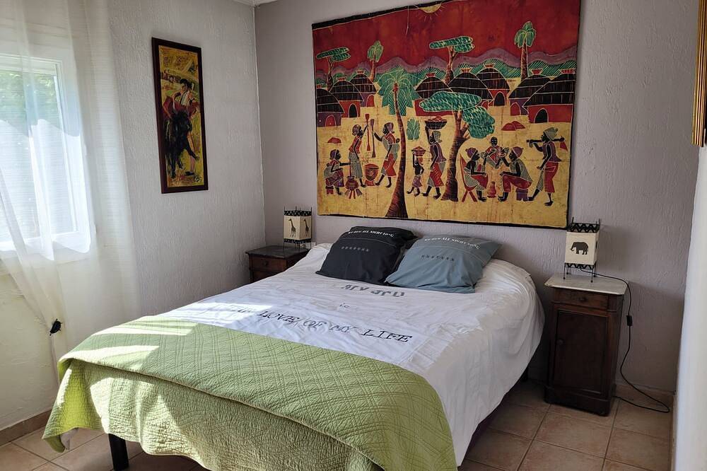 For rent in the sun, small detached villa with lovely private pool area. in Milhaud, Nimes und Umgebung