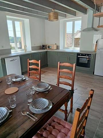 Gîte pour 6 personnes, avec vue et terrasse à Arvieu