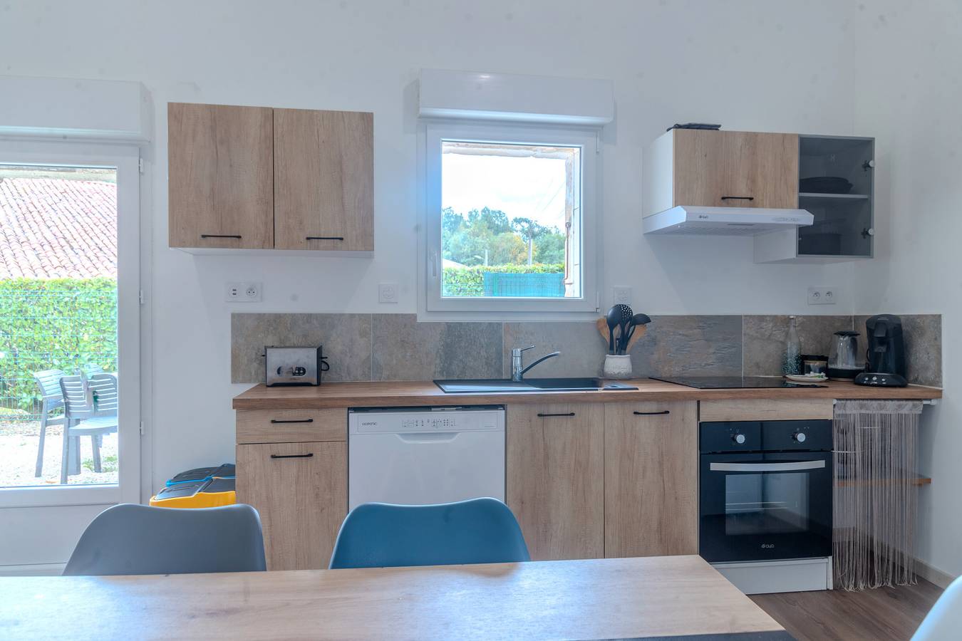 Maison de Vacances 'Berclois' avec Terrasse Privée, Wi-Fi et Climatisation in Bercloux, Région de Saint-Jean-d'Angély