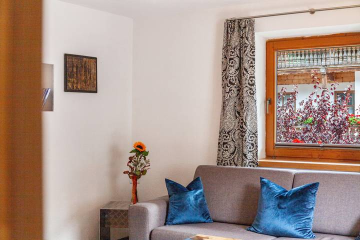Ganze Wohnung, Ferienwohnung "Galerie Kaiser" mit Bergblick, Balkonen & Wlan in Mayrhofen, Zillertaler Alpen