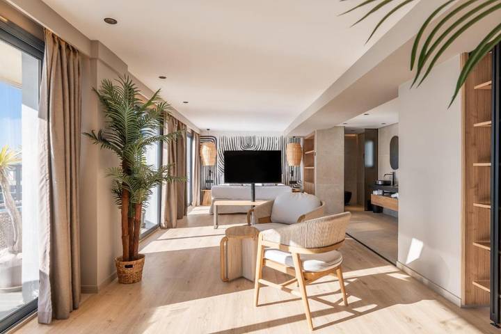 Hotel für 2 Personen, mit Balkon und Whirlpool sowie Terrasse und Garten in Cala Bona - 4