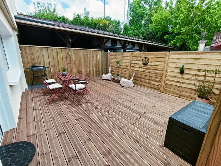 Gîte pour 5 personnes, avec Terrasse ainsi que Jardin et Piscine à Tabanac