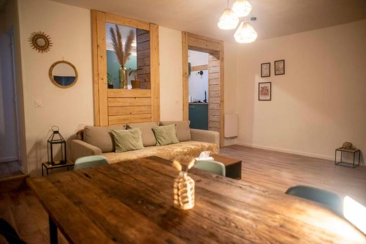 Gîte pour 4 personnes, avec jacuzzi dans Office De Tourisme Et Des Congres De Besancon