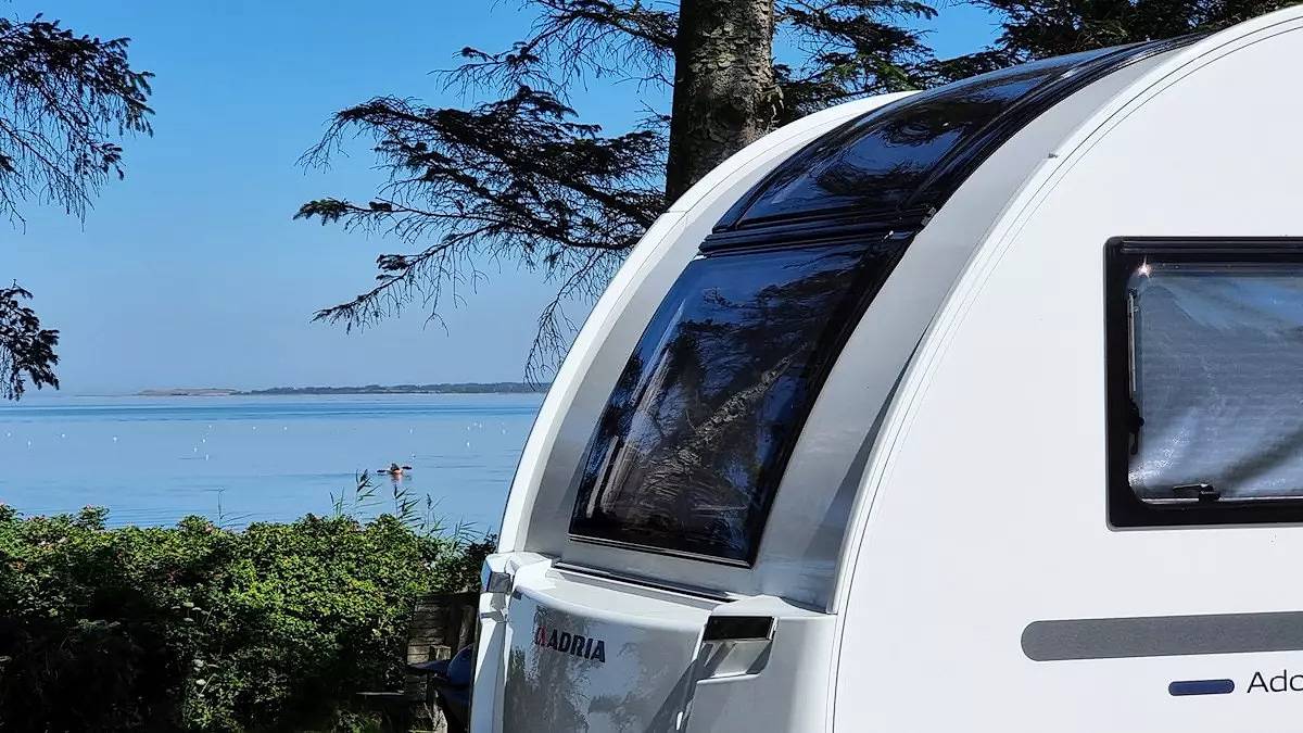 Premium Limfjord Cabin with outdoor spa 5 people in Hvalpsund, Farsø