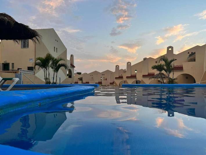 Appartamento per 2 persone, con piscina e panorama nonché terrazza e piscina per bambini in Mare Verde