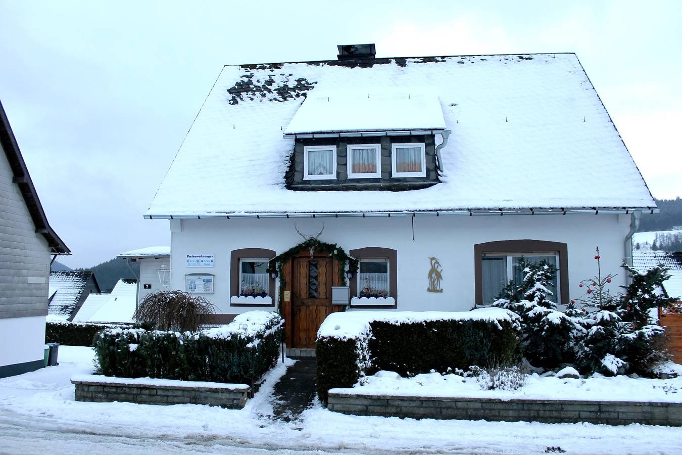 Ferienwohnung Kießler - Fewo Enzian mit großem Balkon mit Sitzgruppe und Grill in Züschen, Winterberg