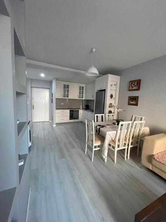 Ganze Wohnung, Modernes, gemütliches Apartment, Self Check-in Kostenloses WLAN in Tiranë, Albanien