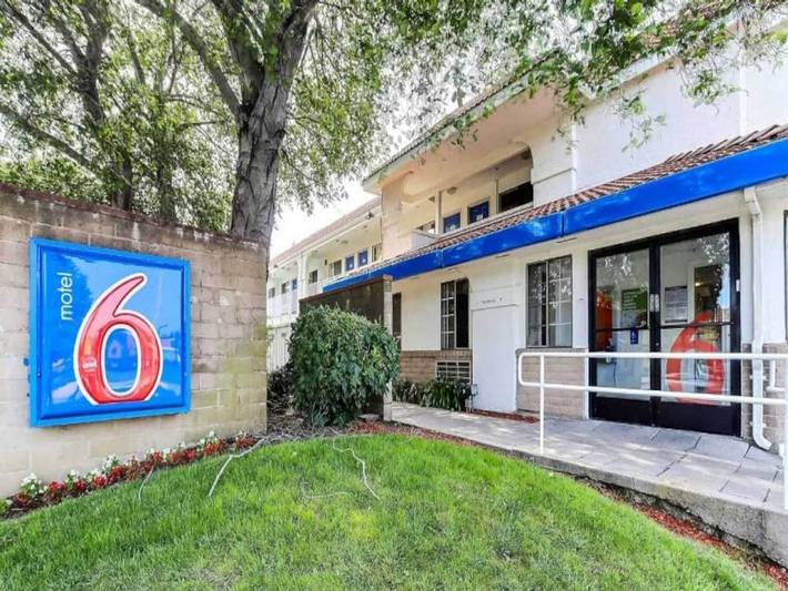 Ganze Wohnung, 1 Doppelbett | Barrierefrei/Badewanne in Pinole, Contra Costa County