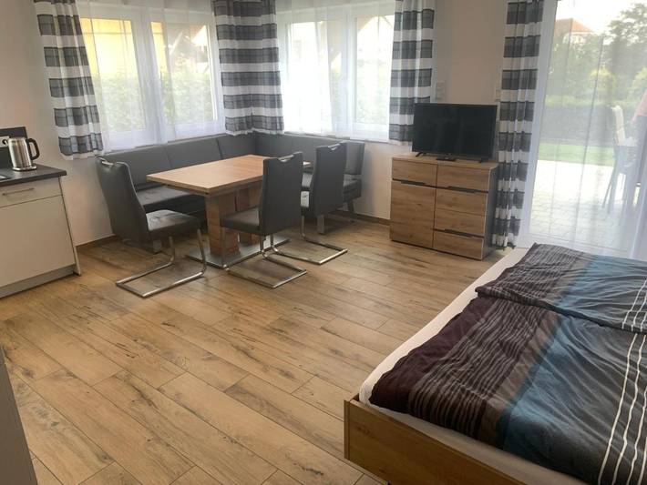 Ferienwohnung für 2 Personen, mit Terrasse und Garten sowie Ausblick