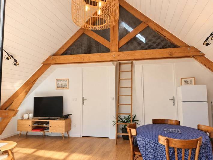 Gîte pour 4 personnes, avec Terrasse ainsi que Piscine et Vue à Cuzance