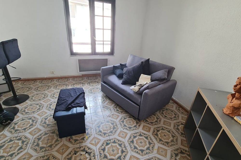 Appartement entier, Studio  d'artiste plus place de parking in Sarcelles, Val-d'Oise