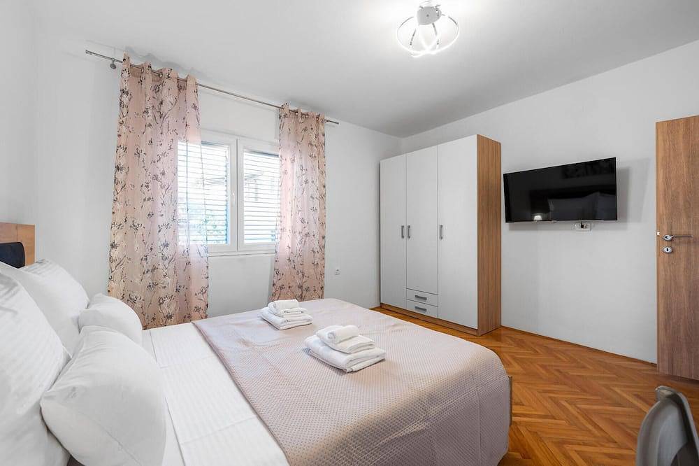 Schönes Haus mit 2 Schlafzimmern in. in Betina, Tisno