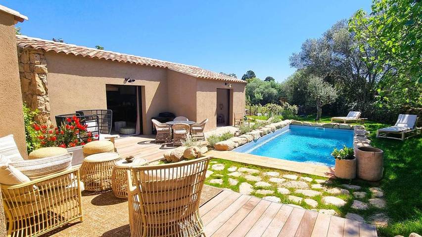 Villa pour 2 personnes, avec piscine et jardin
