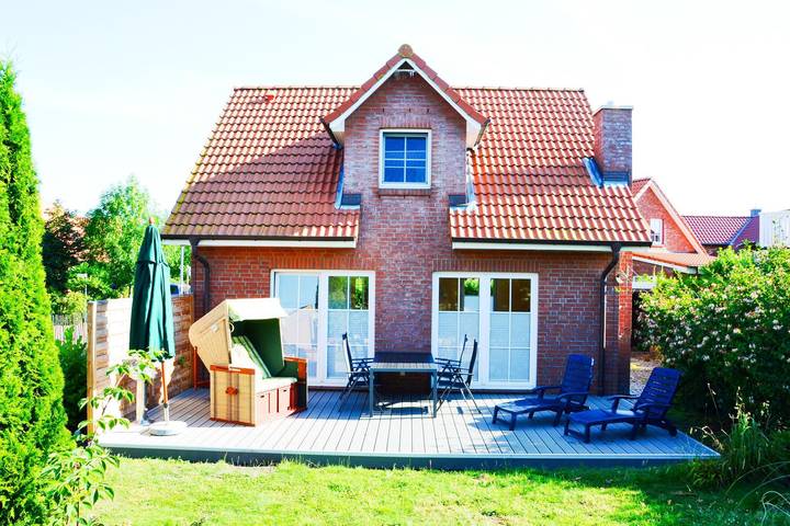 Ferienhaus für 4 Personen, mit Terrasse und Garten sowie Sauna und Seeblick in Brasilien (Ostsee)