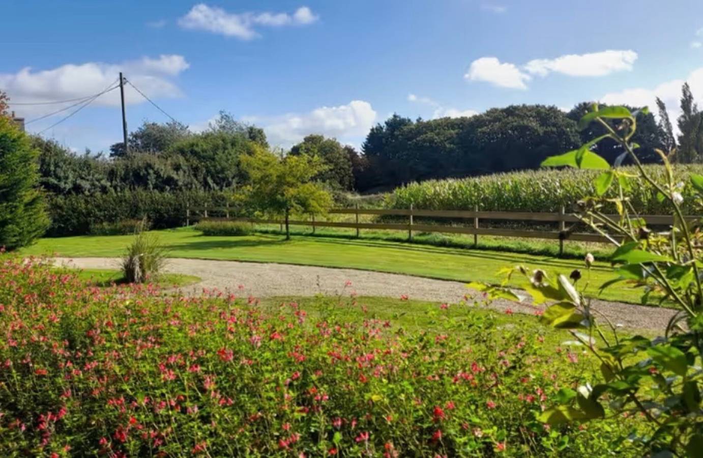 Chambre d’hôtes « Chambre côté mer » avec terrasse, jardin partagés et Wi-Fi in Plougar, Région de Morlaix
