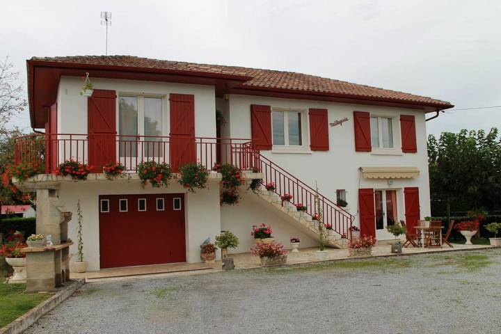 Gîte pour 4 personnes, avec jardin à Aïcirits-Camou-Suhast