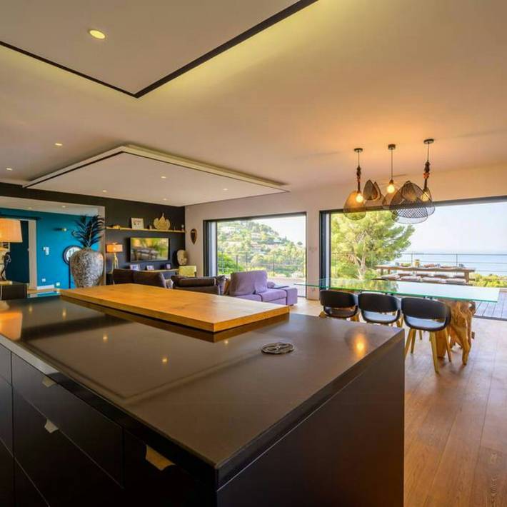 Location de vacances pour 8 personnes, avec Terrasse et Jardin dans Plage Font Brun Carqueiranne - 3