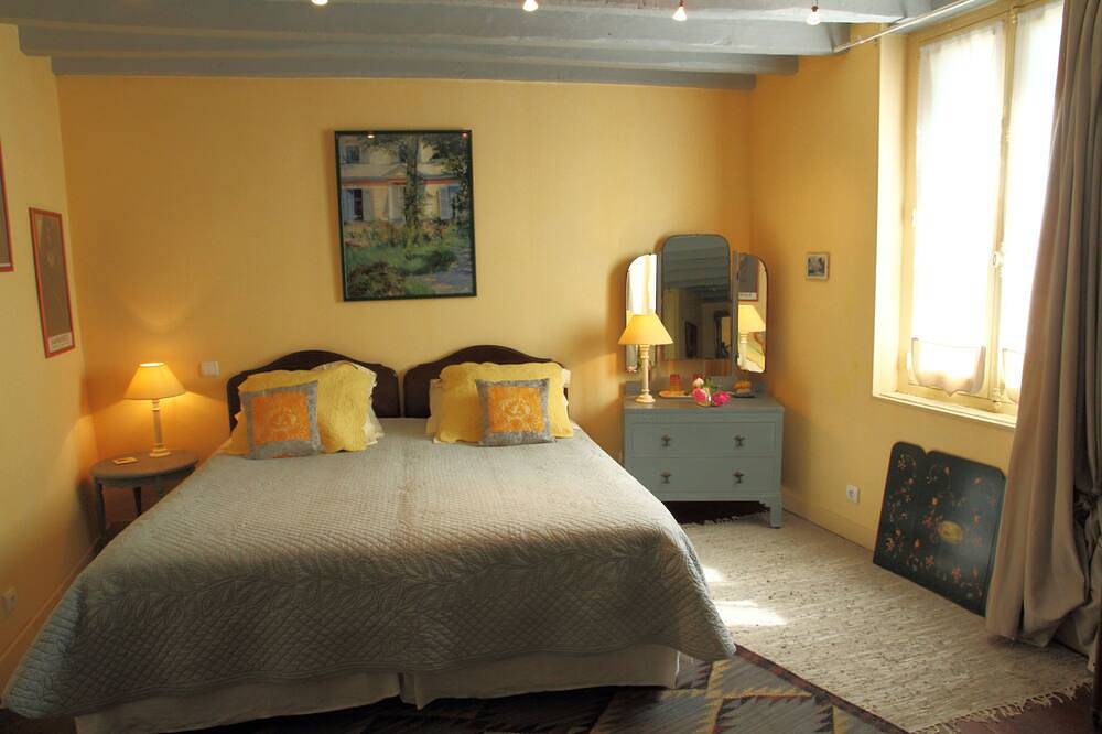 Grande chambre/studio indépendante- entrée privée, dplein-pied sur le parc in Bléré, Région de Tours