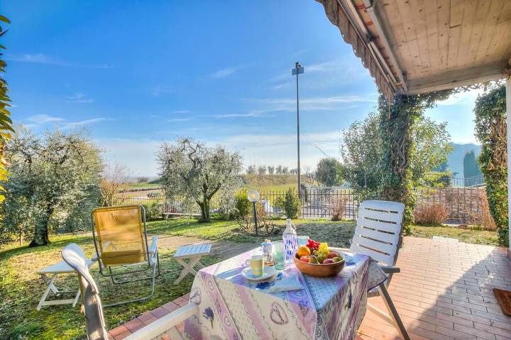 Gîte pour 5 personnes, avec jardin ainsi que balcon et vue sur le lac, animaux acceptés dans Castello (Puegnago sul Garda)