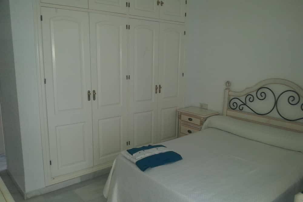 Entire apartment, Carihuela Playa Los Nidos 1 in Playa El Bajondillo, Torremolinos