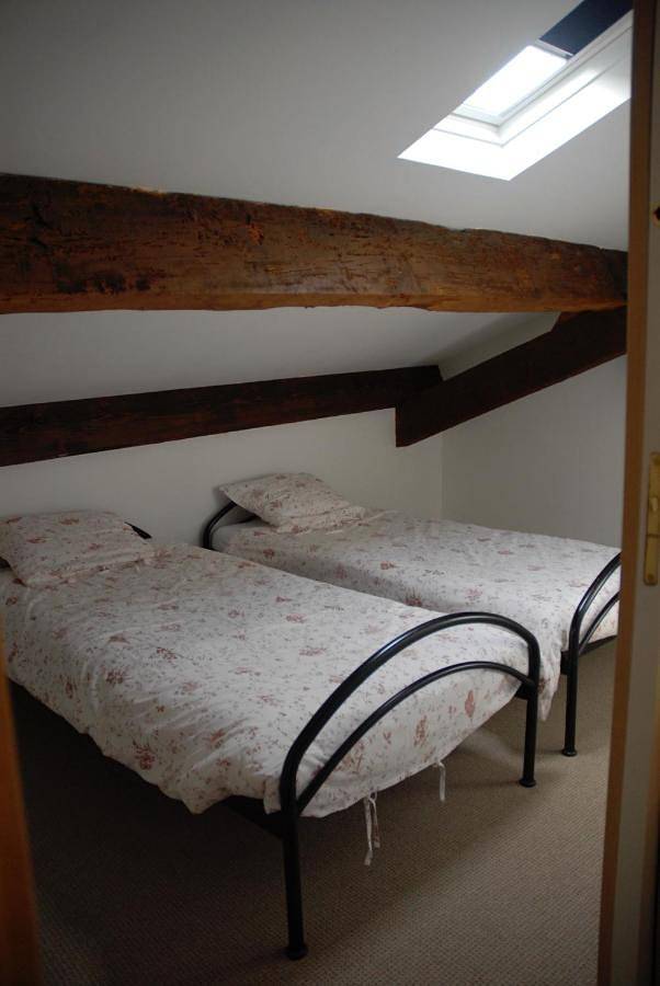 Location de vacances pour 2 personnes, avec piscine ainsi que vue et jardin à Saint-Antoine-de-Breuilh - 2