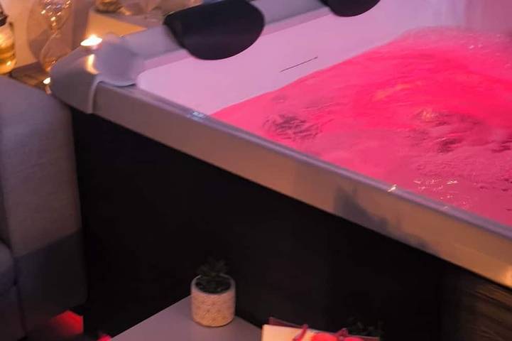 Location de vacances pour 4 personnes, avec jacuzzi et piscine ainsi que jardin et terrasse, animaux acceptés à Aix-en-Provence