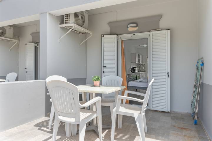 Ganze Wohnung, Ferienwohnung 'No 10' mit Gemeinschaftspool, Wi-Fi und Klimaanlage in Panormos, Kalymnos