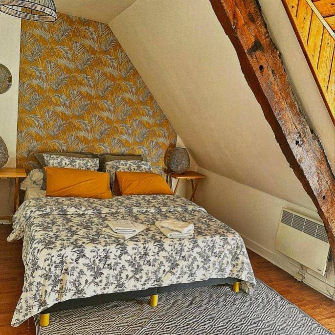 Location de vacances pour 4 personnes, avec jardin ainsi que vue et piscine à Tréal - 3