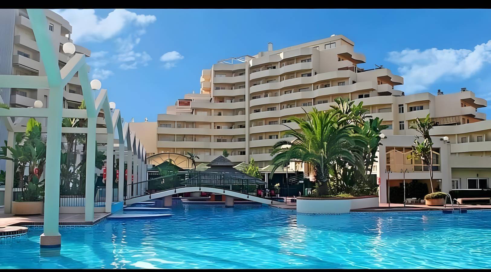 Ganze Wohnung, Ferienhaus 'Francysara' mit Gemeinschaftspool, WLAN und Klimaanlage in Benalmádena Costa, Benalmádena