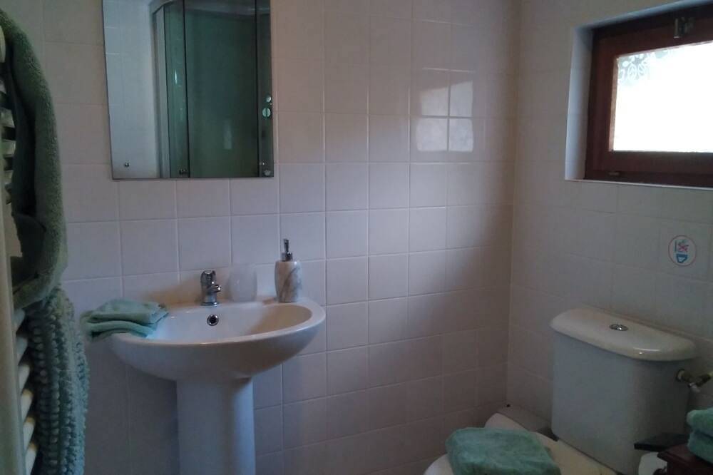 Cosy Normandy stay in tranquil location. in Isigny-le-Buat, Avranches region