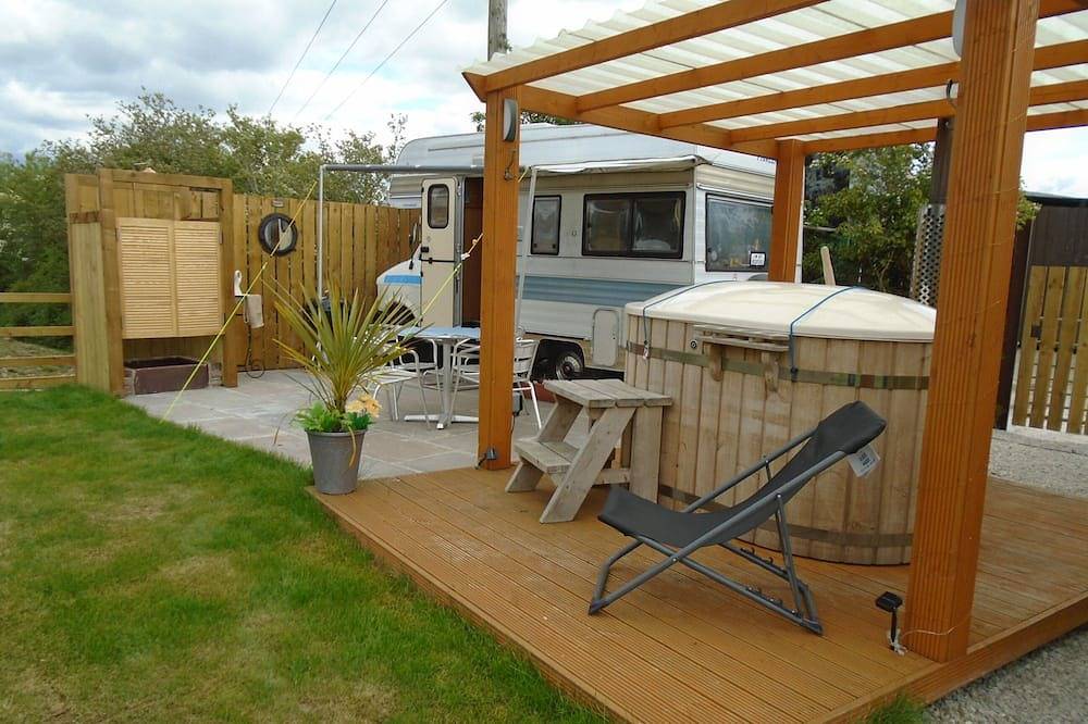 Retro 70,s bedford camper with own hot tub  , sauna   and pool by reservation in North Yorkshire