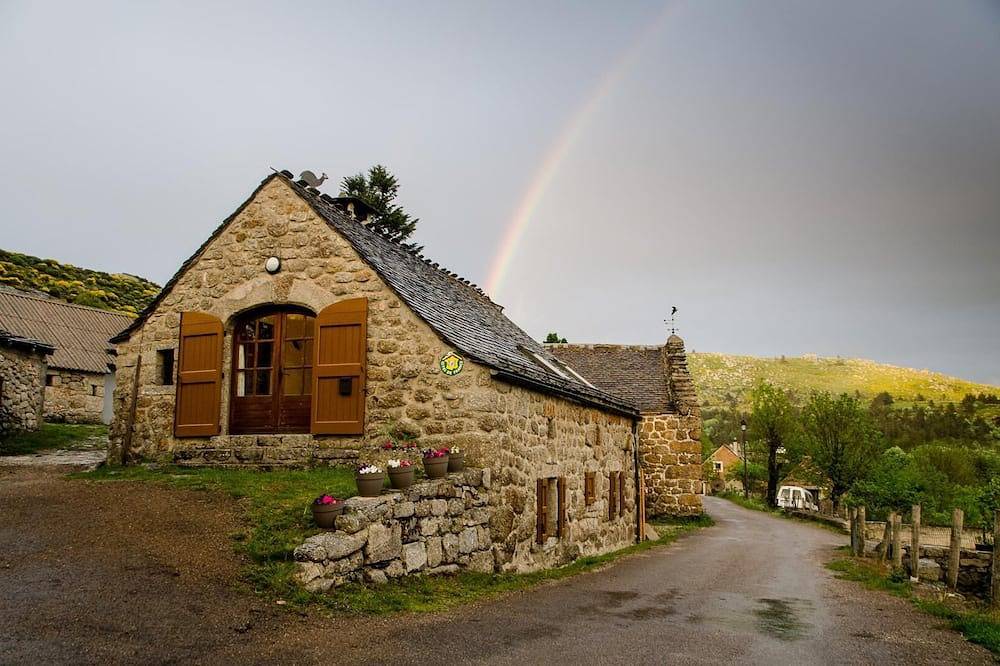 Gîte de Fermigous in Montgros in Le Pont-de-Montvert, Cevenas