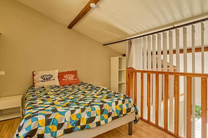 Appartement entier, Duplex avec piscine commune, jardin privé et Wifi in Cazaubon, Gers