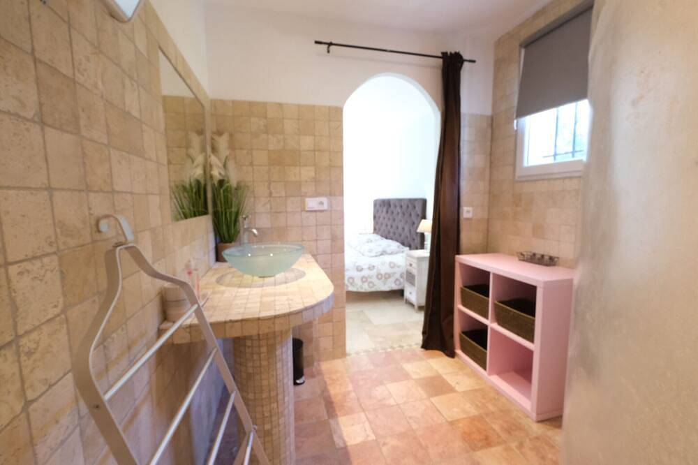 Alquiler De Vacaciones Muy Agradable Al Pie De Luberon - 8 personas in Maubec, Parque natural regional del Luberon