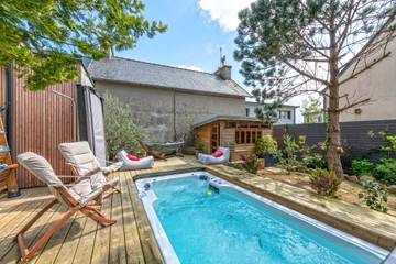 Location de vacances pour 4 personnes, avec jardin et terrasse ainsi que jacuzzi et sauna à Sibiril