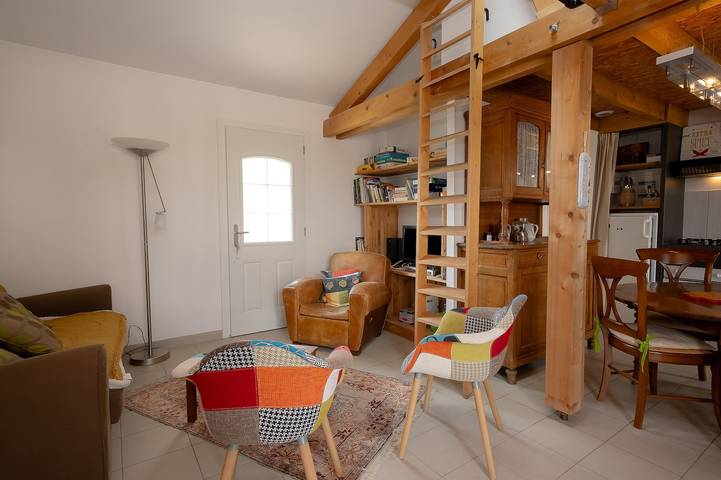 Casa de vacaciones 'Le Balcon Des Bauges' con vistas a la montaña, piscina compartida y Wi-Fi in La Motte-Servolex, Chambéry region