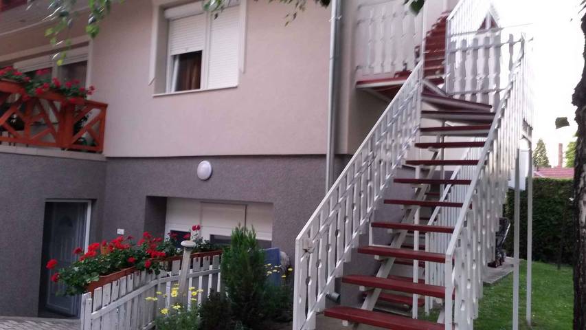 Maison de vacances avec jardin et barbecue in Balatonszárszó, Rive sud du lac Balaton