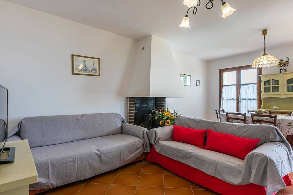 Ganze Wohnung, Schöne Wohnung mit Pool, Klimaanlage,  W-Lan, Tv, Innenhof, Haustiere erlaubt und Panoramablick in Castellina Marittima, Etruskische Küste