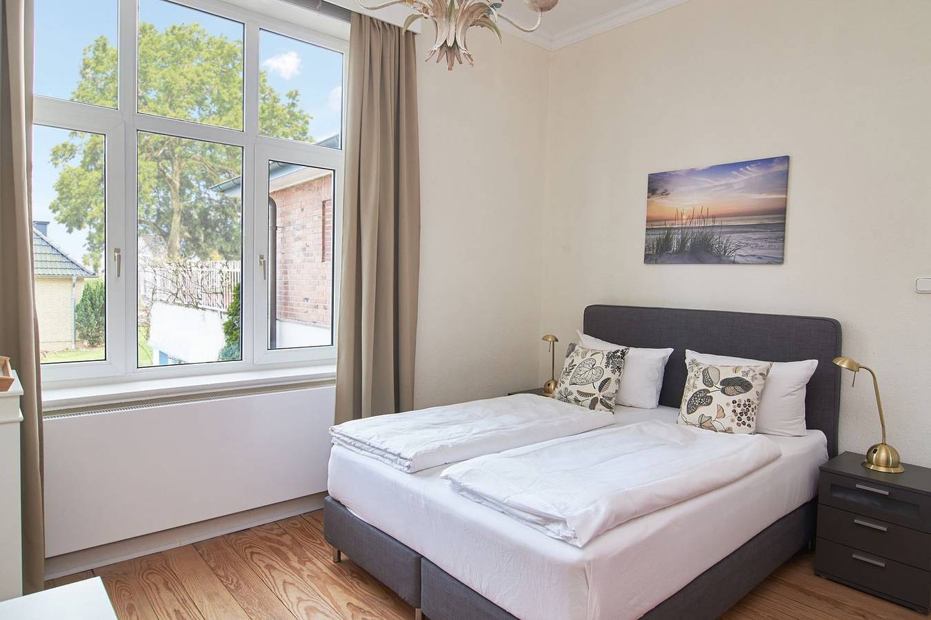 Doppelzimmer „Bernstein“ – Landseite & Flair in der Strandvilla in Niendorf, Timmendorfer Strand