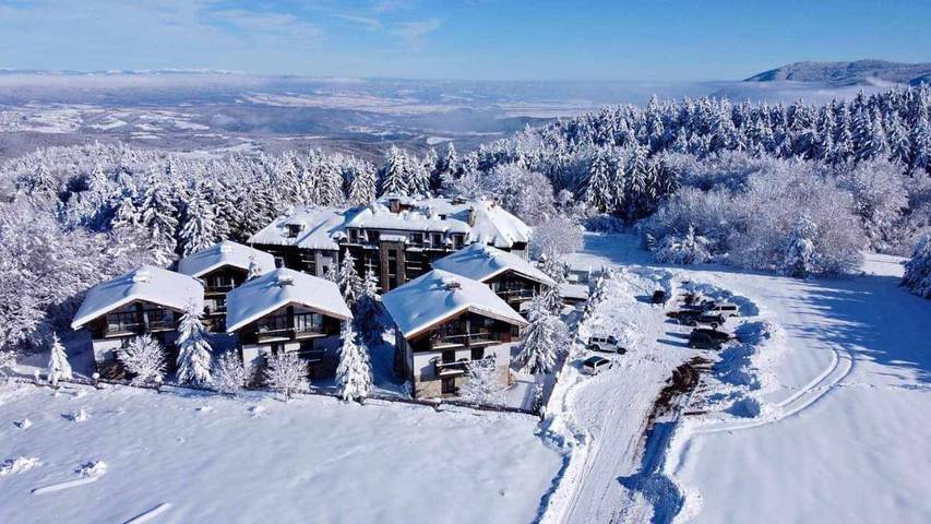 Resort for 9 personer, Balkong og Terrasse i tillegg til Jacuzzi og Hage i Bulgaria