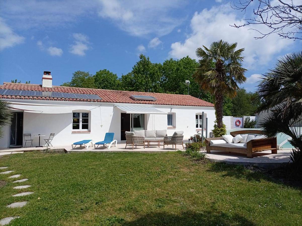 Double Room with Pool View in Challans, Vendée