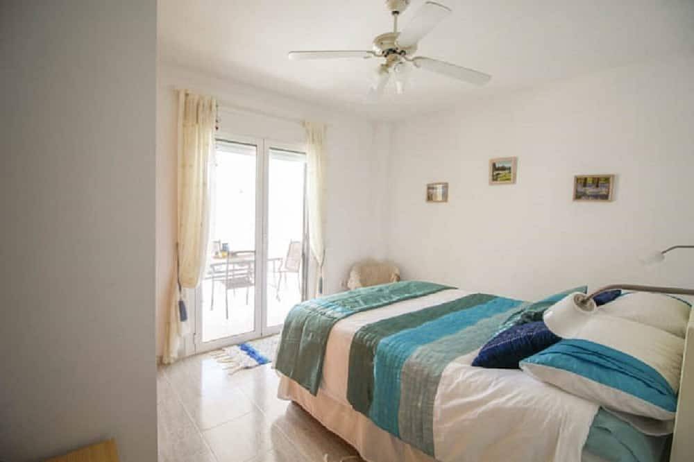 Beautiful Villa, 3-Bed, 3-Bath, Fly-Free Enclosed Private Pool, In Town in Arboleas, Almería Province