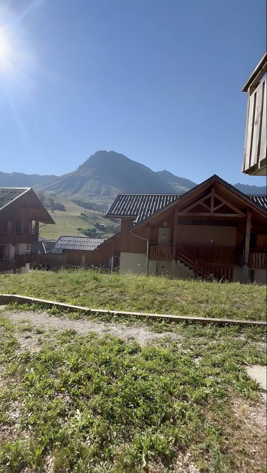 Entire apartment, “La Perle Albiez Montrond” Apartment with Private Terrace and Wi-Fi in Col du Mollard, Albiez-Montrond