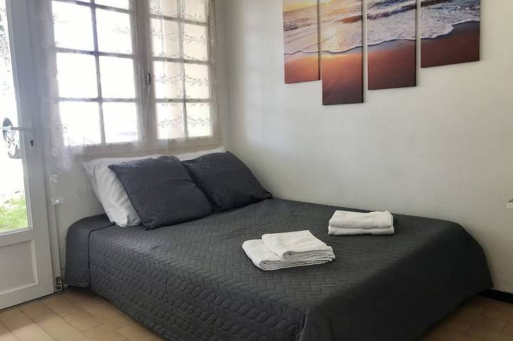 Gîte pour 9 personnes, avec terrasse et jardin, animaux acceptés dans Plage Du Petit Travers Carnon Plage - 4