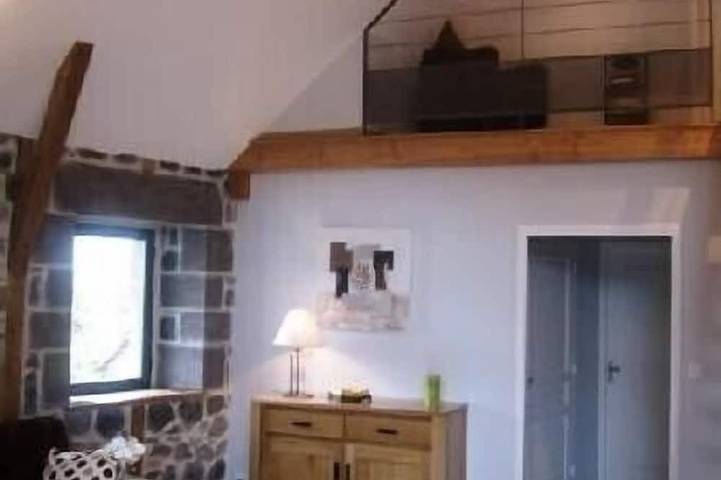 Gîte pour 4 personnes, avec Terrasse et Jardin à Curières