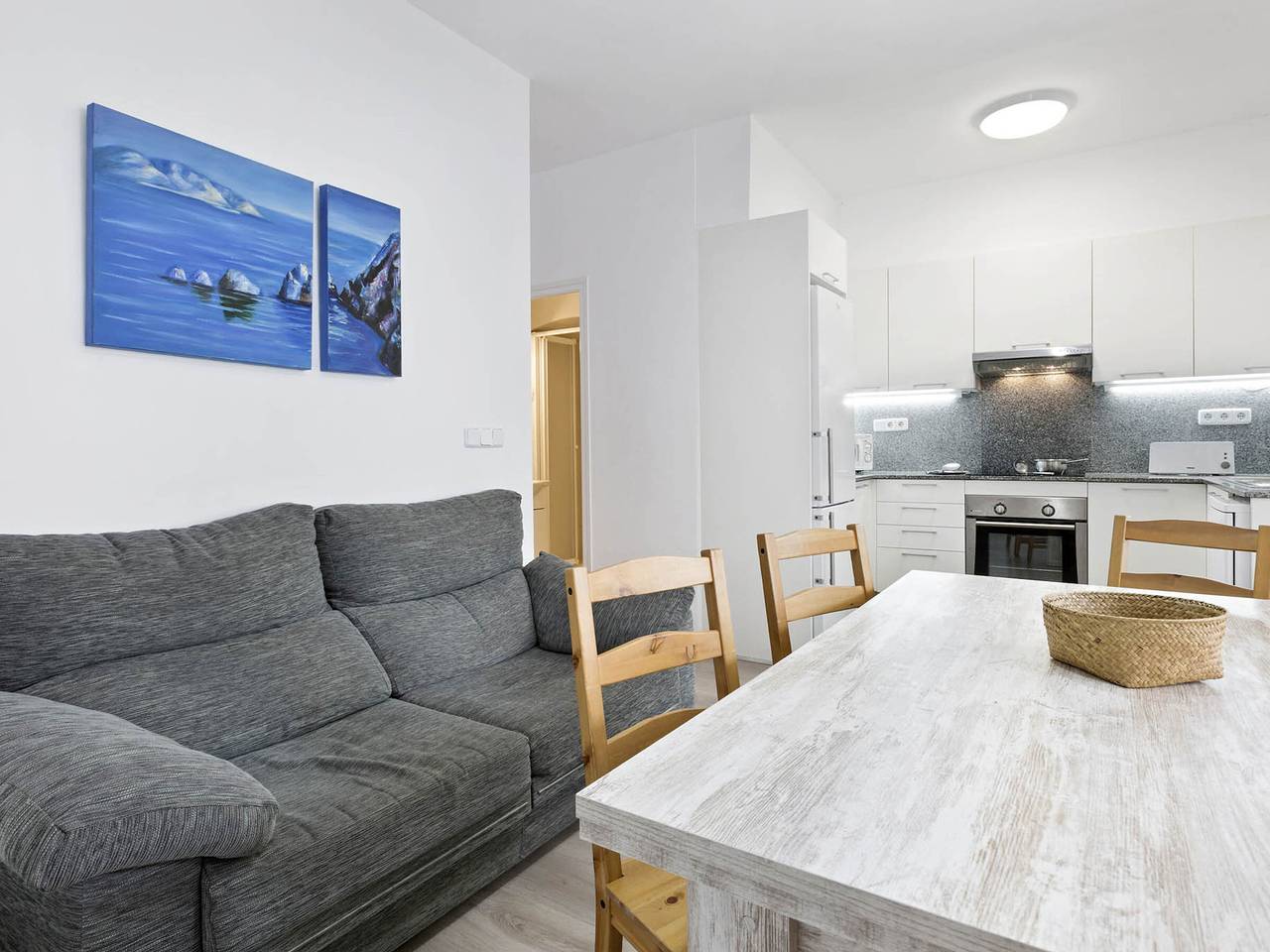 Geheel appartement, Beachside Duplex in Llafranc for 10 with Dishwasher, 5 Bedrooms, Terraces in Llafranc, Palafrugell