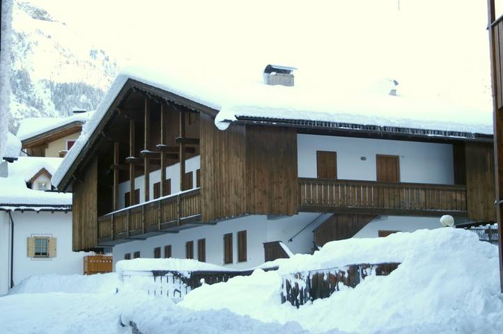Ferienhaus für 8 Personen, mit Balkon und Terrasse in Canazei - 2