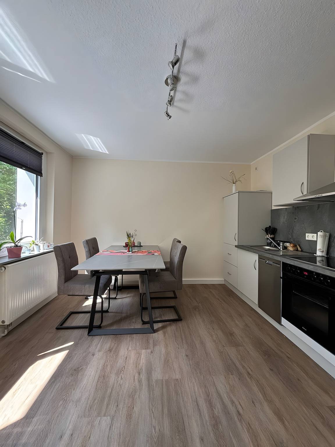 Entire apartment, Apartment 'Wohnung 3' with Shared Terrace, Shared Garden and Wi-Fi in Bad Karlshafen, Hessisches Bergland