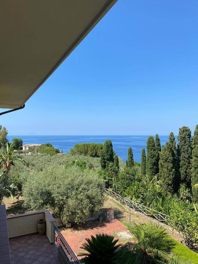 Location de vacances pour 9 personnes, avec Balcon et Terrasse ainsi que Jardin et Vue à Milazzo - 2
