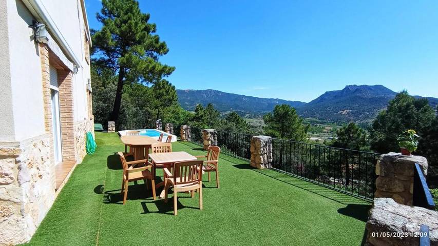 Casa rural con piscina para 10 personas, con piscina además de vistas y balcón en Riópar - 2